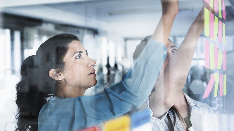 marquee-office-woman-brainstorm-800x450