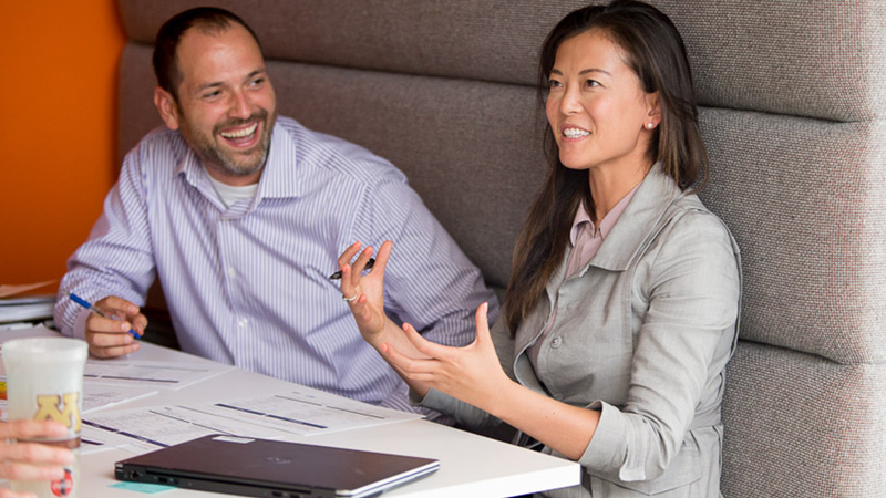 man-woman-table-800x450 man-woman-table-800x450