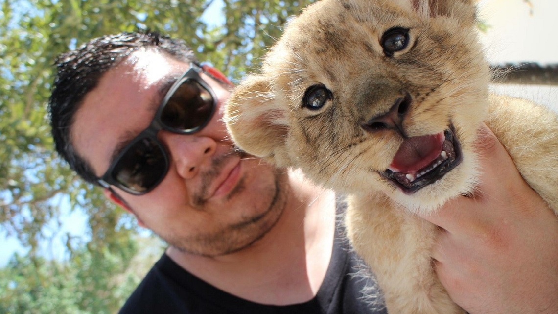 Hiro Kawashita with a lion cub